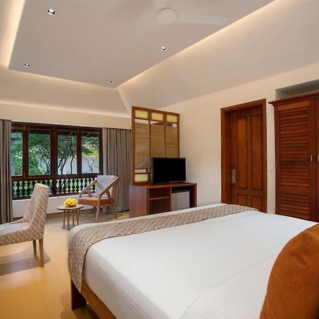 Estuary Sarovar Premiere Poovar Island Kültér fotó