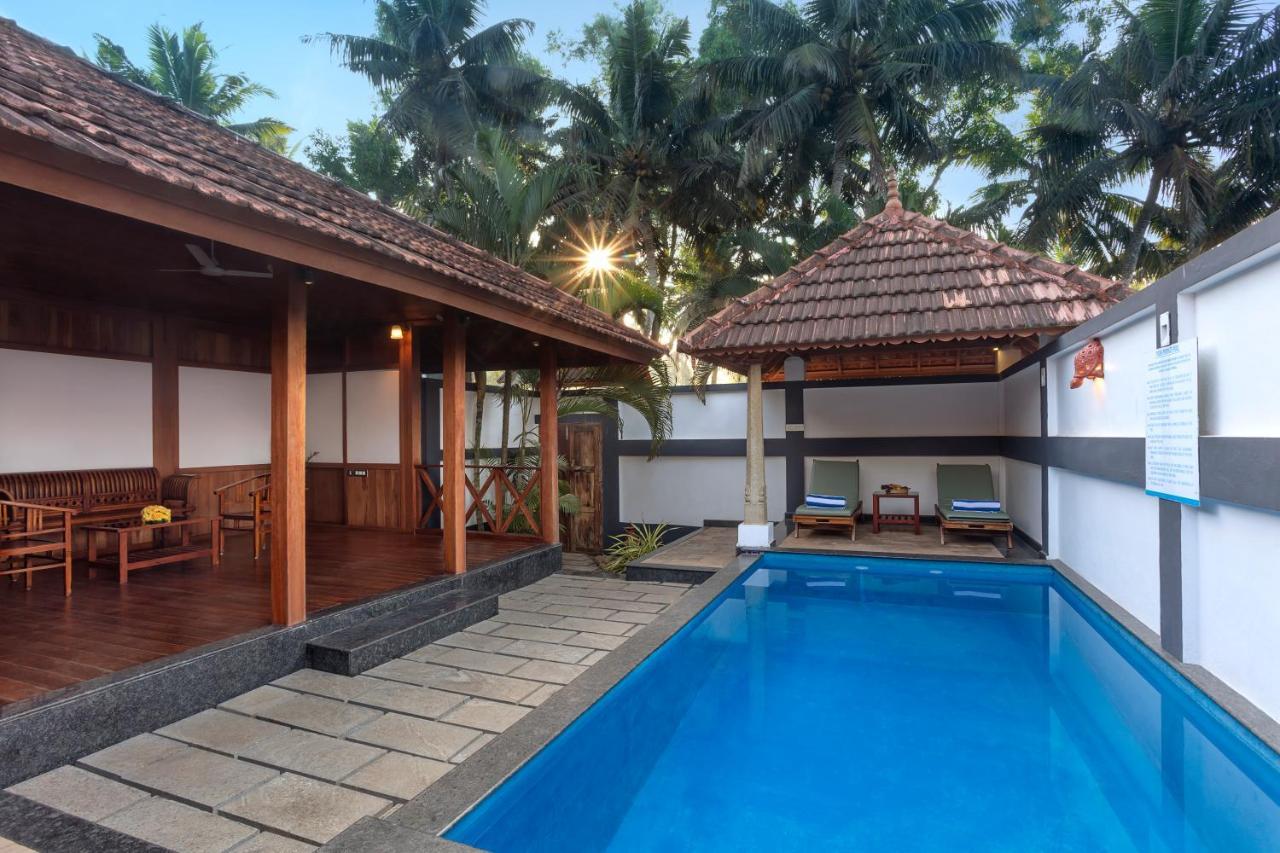 Estuary Sarovar Premiere Poovar Island Kültér fotó
