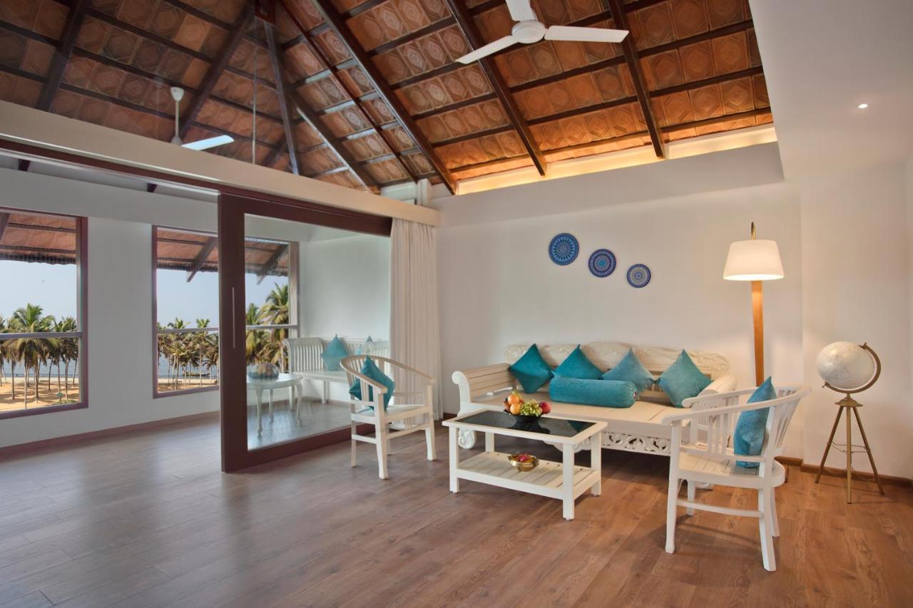 Estuary Sarovar Premiere Poovar Island Kültér fotó