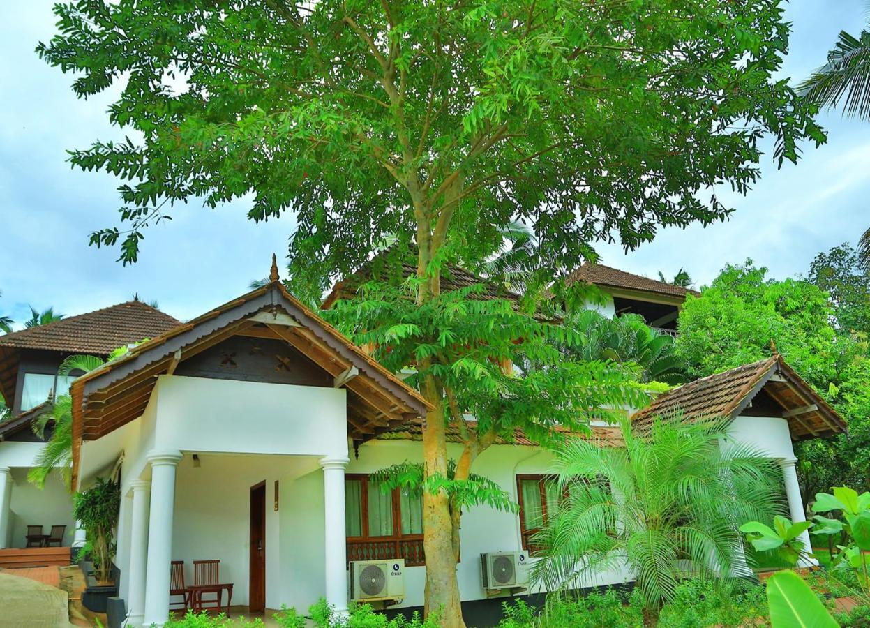 Estuary Sarovar Premiere Poovar Island Kültér fotó