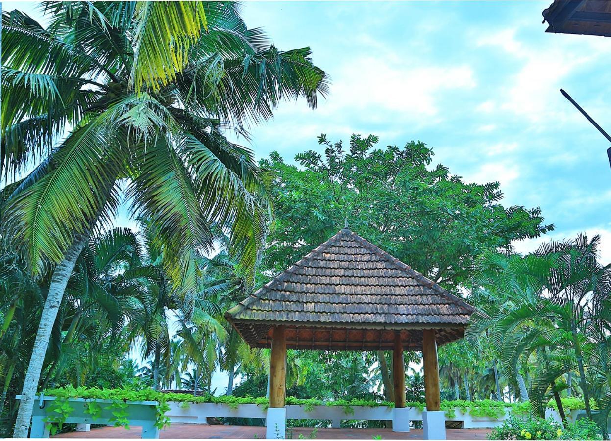 Estuary Sarovar Premiere Poovar Island Kültér fotó
