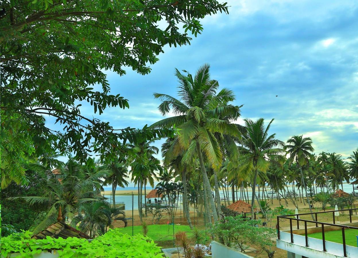 Estuary Sarovar Premiere Poovar Island Kültér fotó