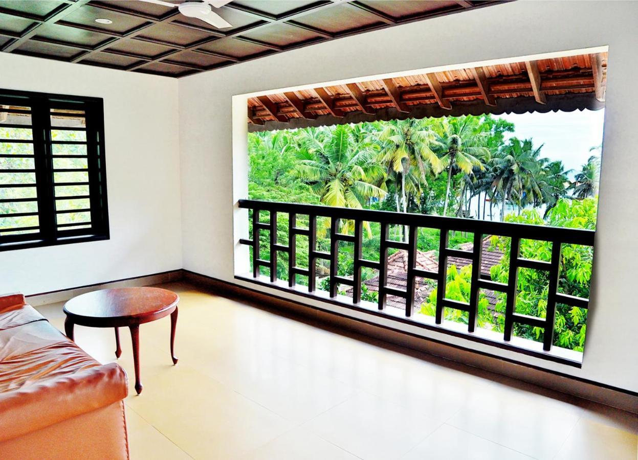 Estuary Sarovar Premiere Poovar Island Kültér fotó