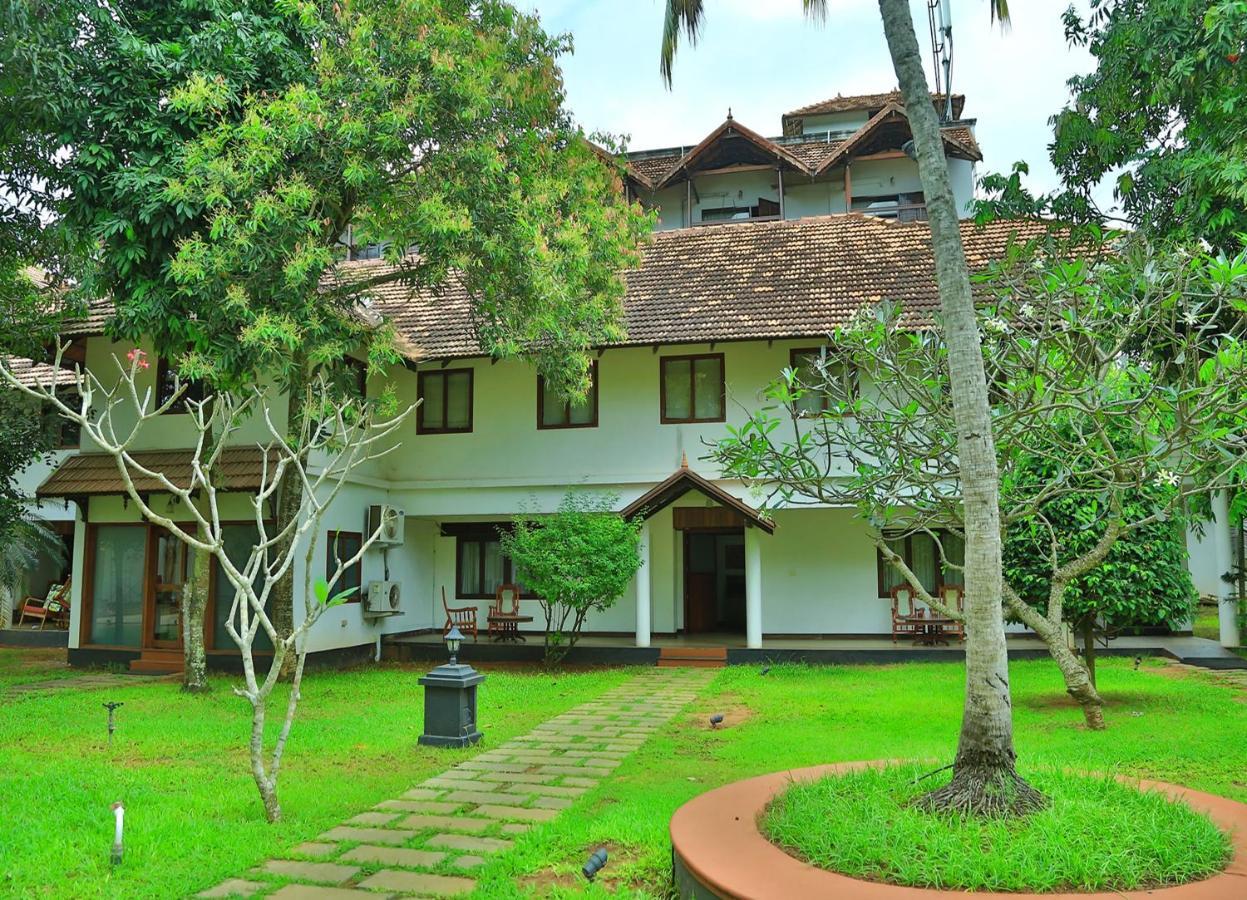 Estuary Sarovar Premiere Poovar Island Kültér fotó