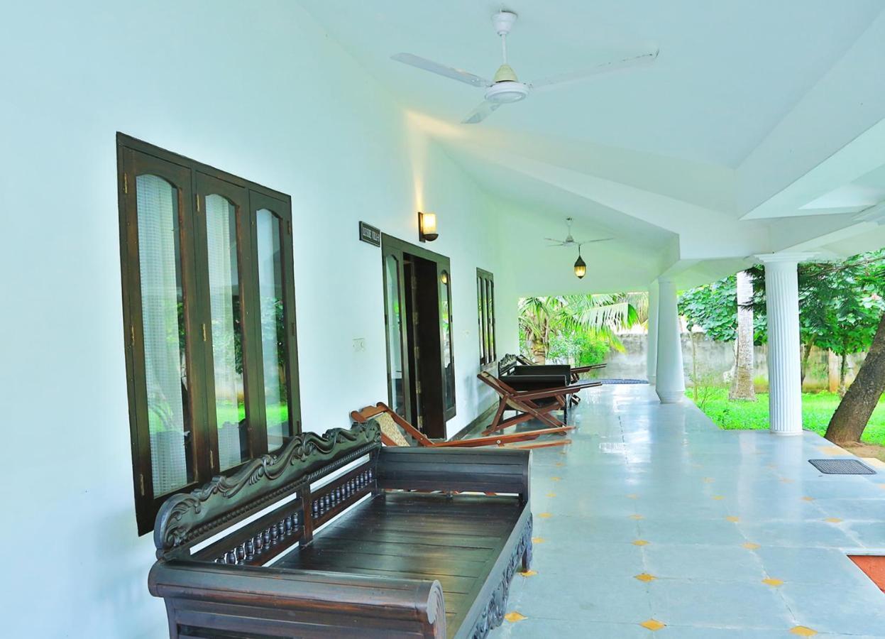 Estuary Sarovar Premiere Poovar Island Kültér fotó