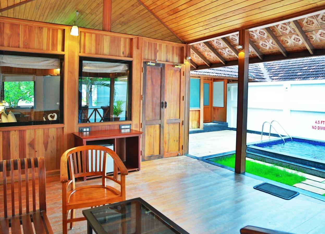 Estuary Sarovar Premiere Poovar Island Kültér fotó