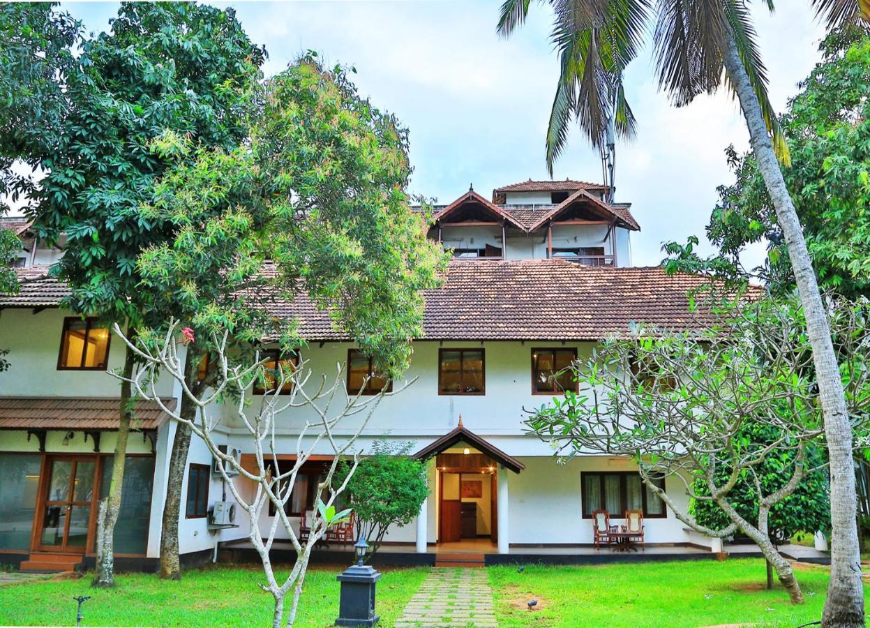 Estuary Sarovar Premiere Poovar Island Kültér fotó