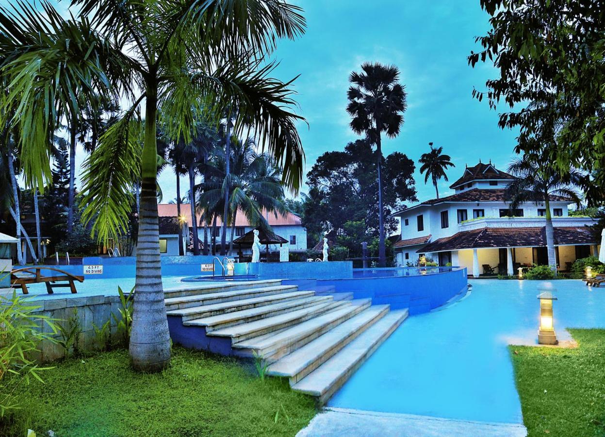 Estuary Sarovar Premiere Poovar Island Kültér fotó