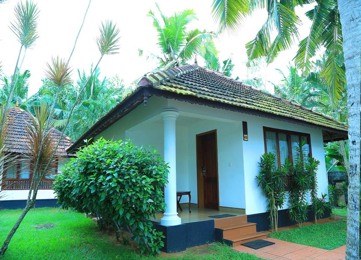 Estuary Sarovar Premiere Poovar Island Kültér fotó