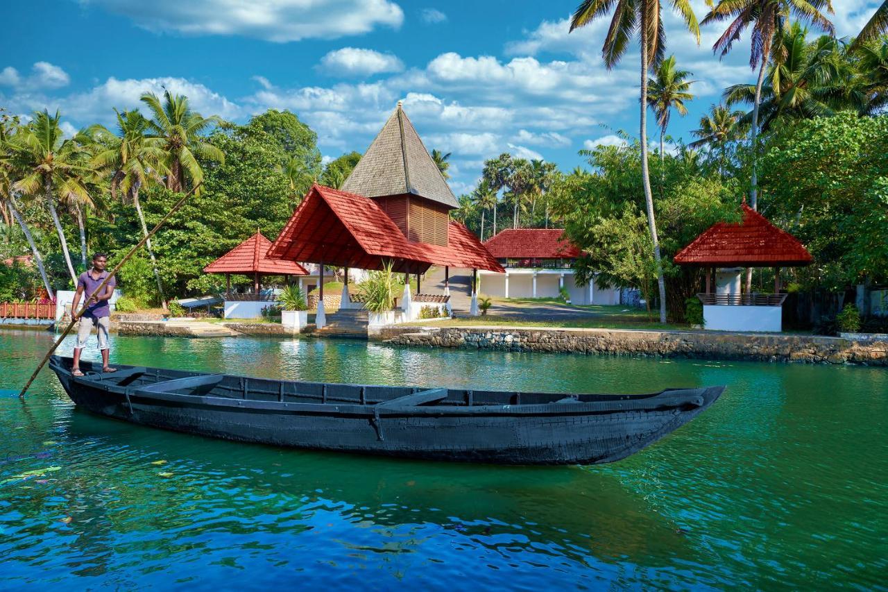 Estuary Sarovar Premiere Poovar Island Kültér fotó